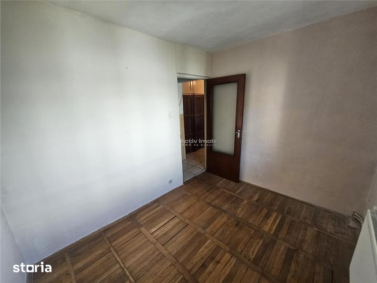 Apartament cu 4 camere decomandat în Central