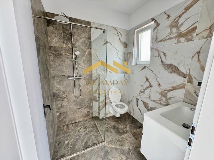 Duplex cu 4 camere cu Canalizare în Utvin