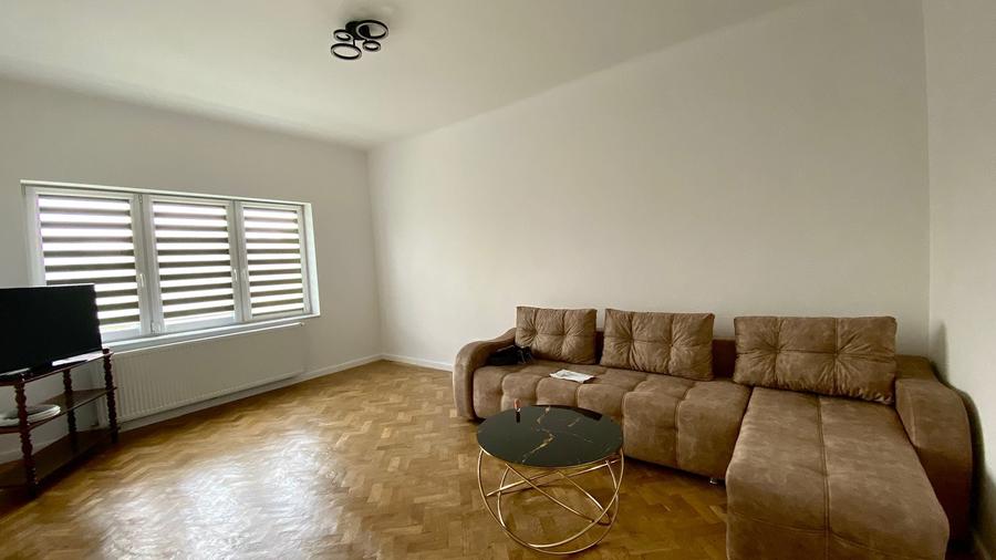 Apartament cu 2 camere decomandat în Central — fotografia 1