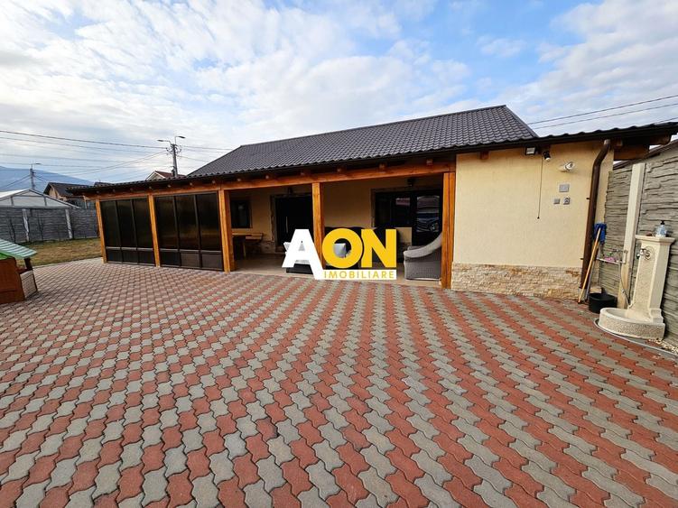 Casă individuală cu 3 camere cu Canalizare în Micești