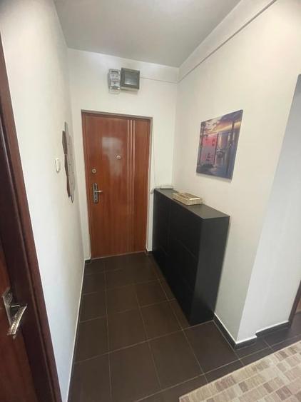 Apartament cu 3 camere decomandat, mobilat în Berceni