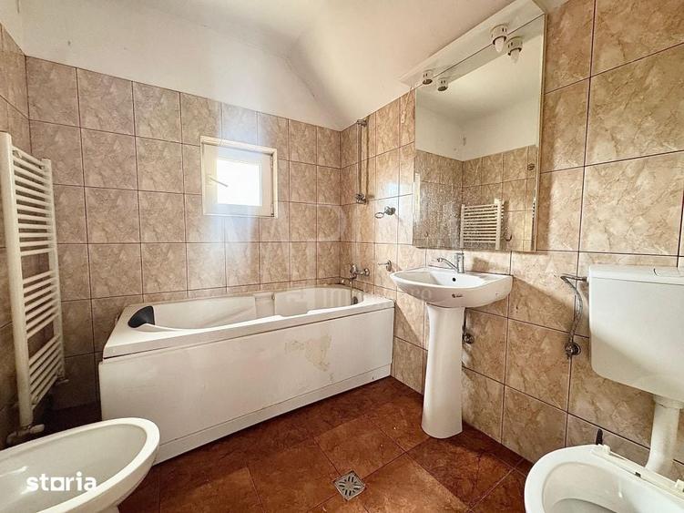 Casă cu 8 camere cu Teren 500 Mp în Iris