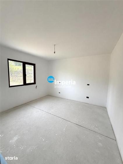 Casă cu 4 camere cu Teren 550 Mp în Cornești