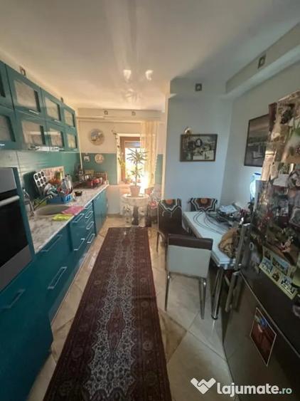 Apartament cu 4 camere decomandat, mobilat în Poarta 6
