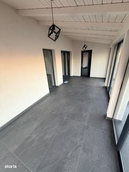 Casă cu 4 camere în Săbăreni