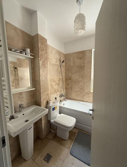Apartament cu 2 camere semidecomandat în Priseaca