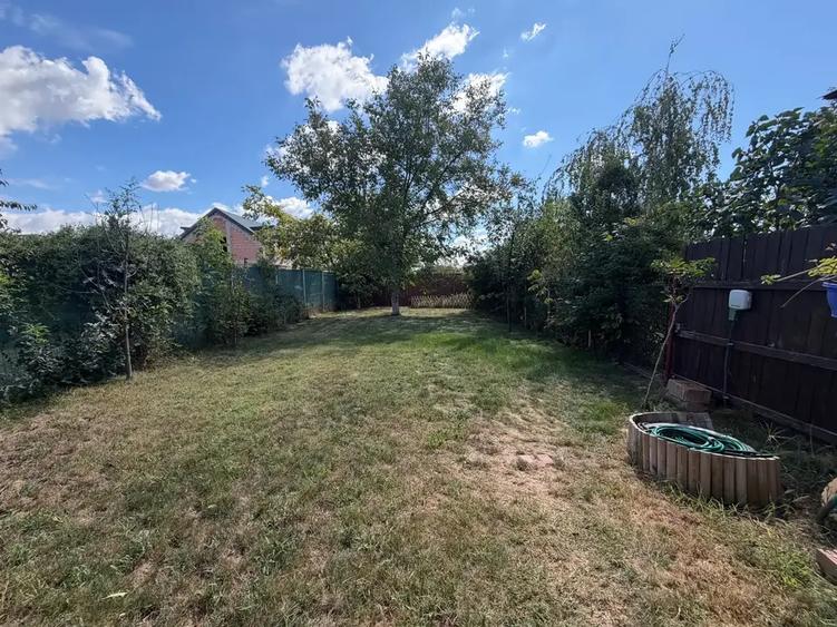 Duplex cu 5 camere cu Canalizare în Central
