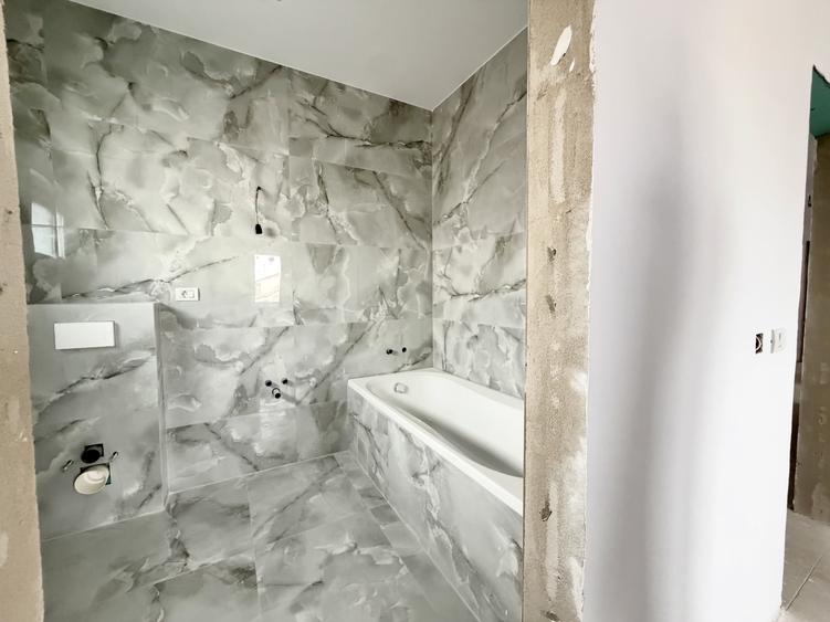 Duplex cu 5 camere cu Canalizare în Dumbrăvița