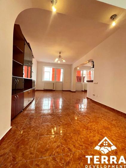 Apartament cu 4 camere, mobilat în Central