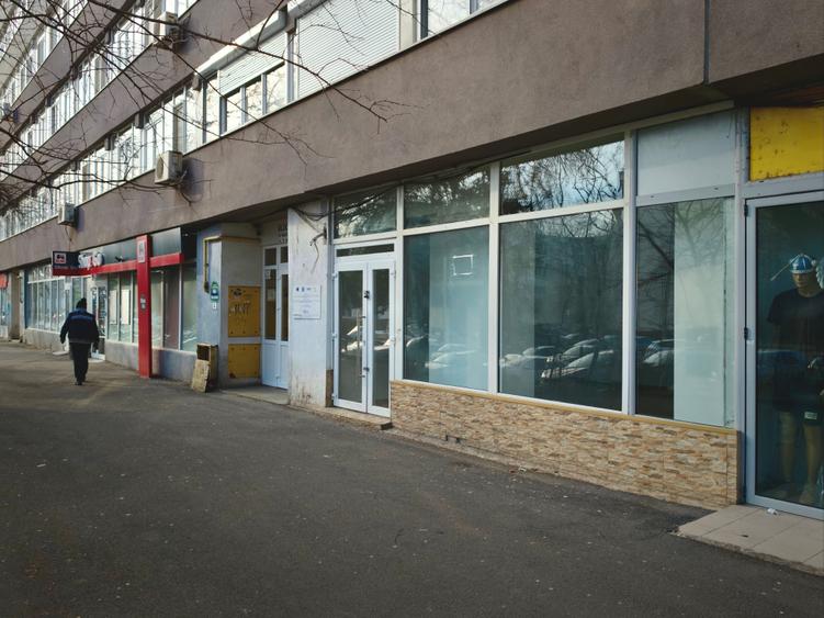 Spațiu comercial, de 71.599998474121 mp, în Valea Ialomiței