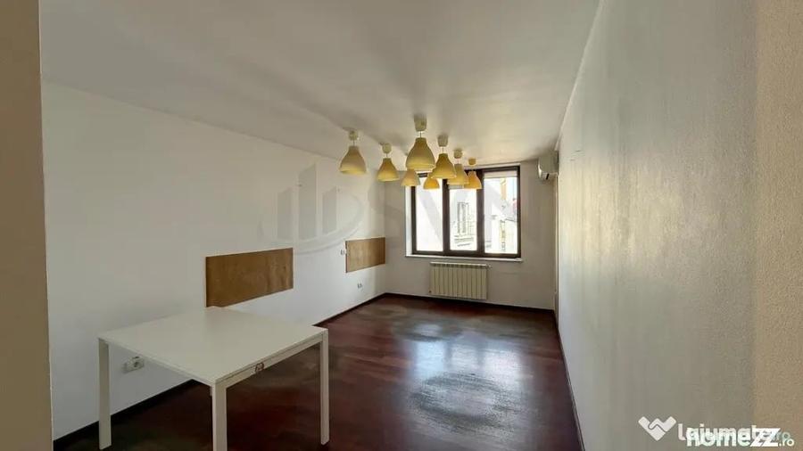 Apartament cu 6 camere decomandat în Dorobanți