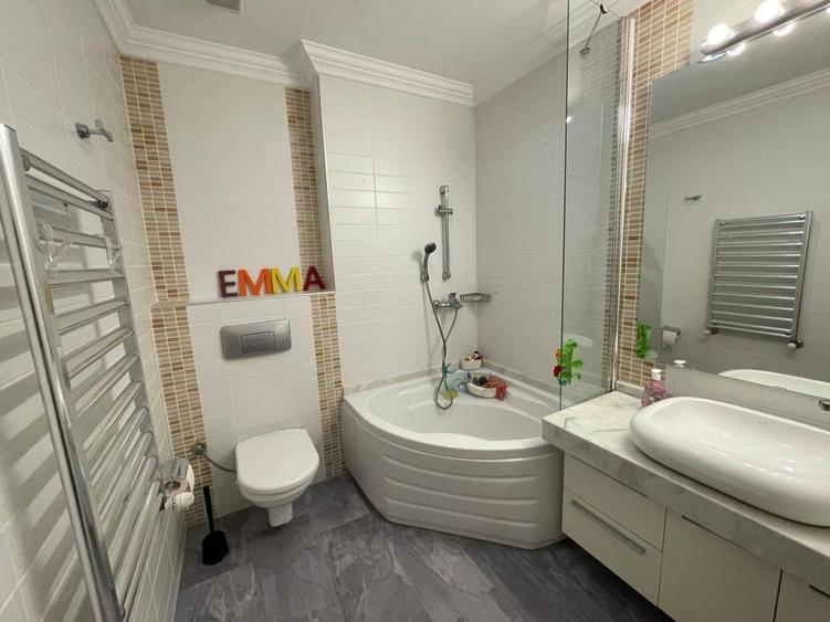 Apartament cu 4 camere decomandat în Lacul Tei
