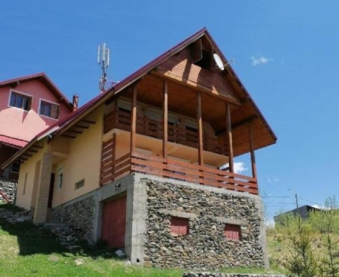 Casă individuală cu 5 camere cu Canalizare în Rânca