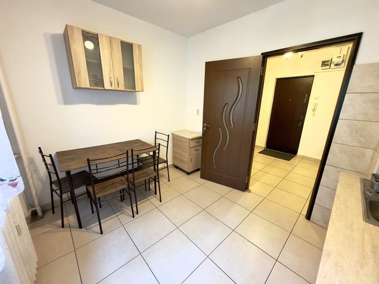 Apartament cu 2 camere semidecomandat, mobilat în Ștefan cel Mare