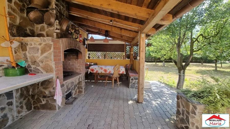 Casă cu 7 camere cu Teren 1717 Mp în Bercu Roșu