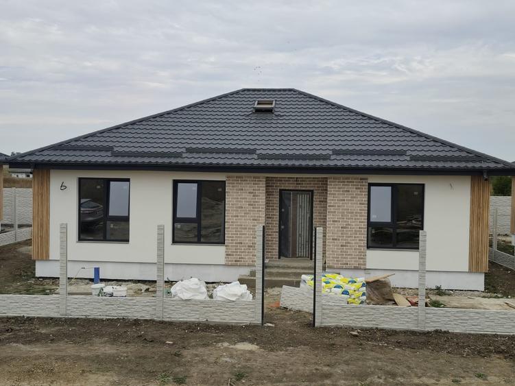 Casă cu 4 camere cu Teren 380 Mp în Bâcu