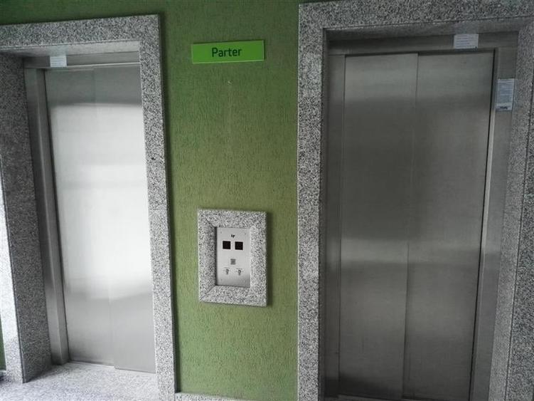 Birou, de 8,263 mp, în Dristor