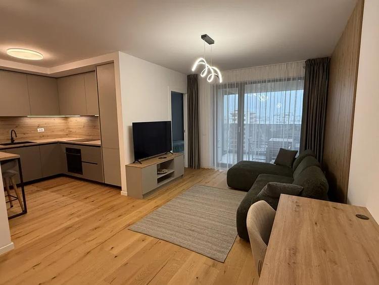 Apartament cu 2 camere semidecomandat, mobilat în Aviației