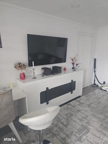 Apartament cu 3 camere decomandat în Micro 16