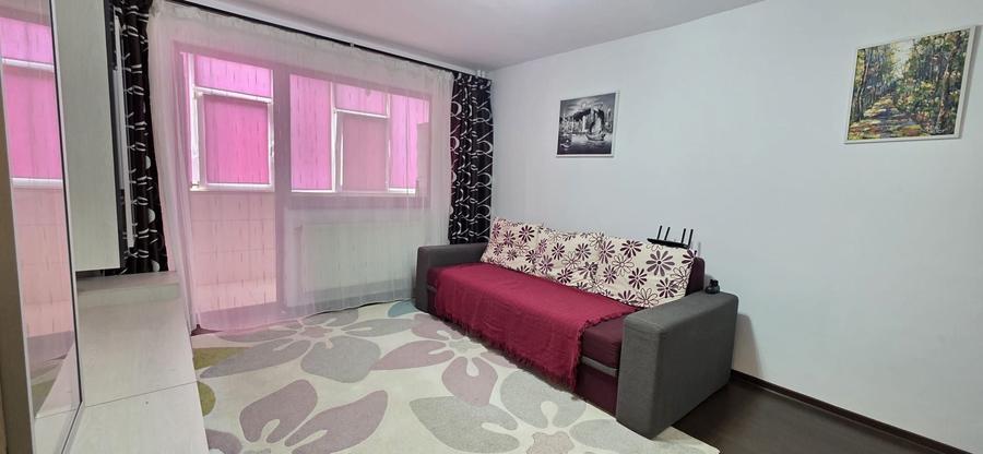 Apartament cu 2 camere decomandat, mobilat în Casa de Cultură