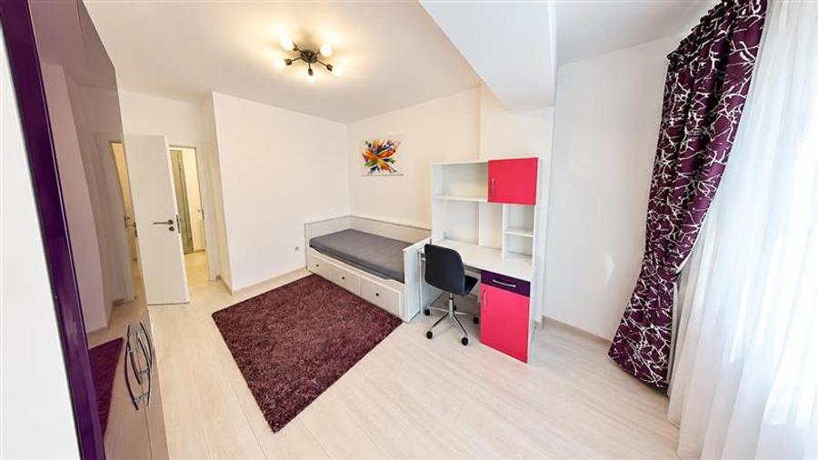 Apartament cu 3 camere decomandat, mobilat în Tractorul