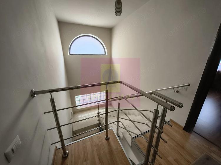 Casă cu 5 camere cu Teren 373 Mp în Afumați