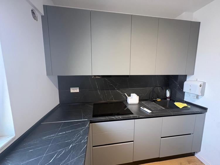 Apartament cu 3 camere decomandat în Barbu Văcărescu