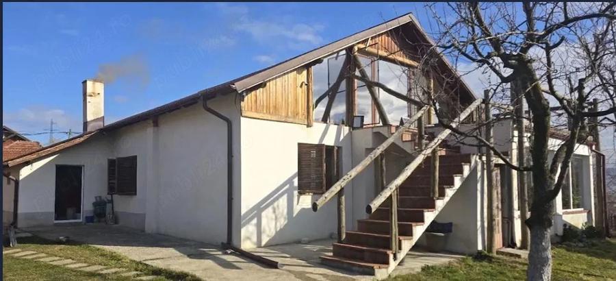 Casă cu 2 camere cu Canalizare în Central