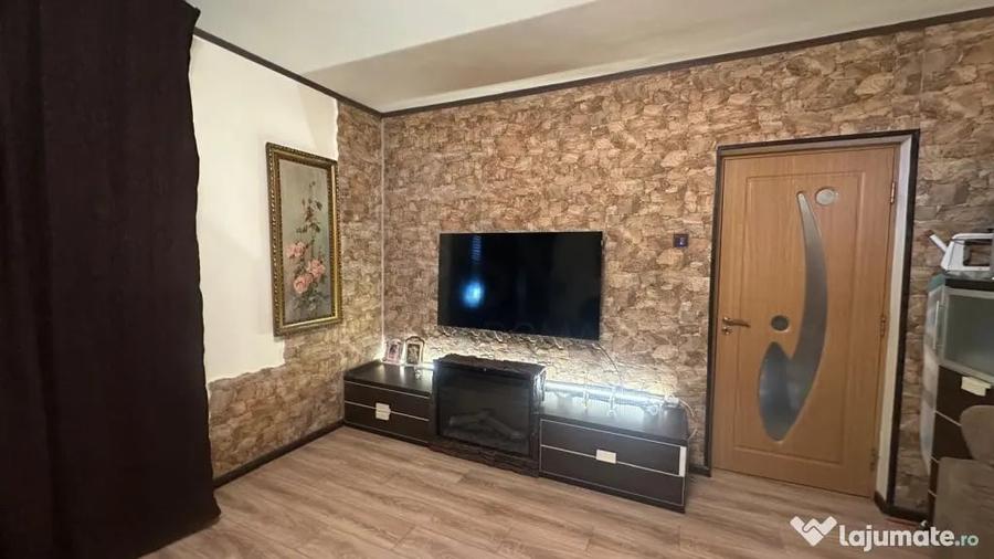 Apartament cu 2 camere decomandat în Decebal