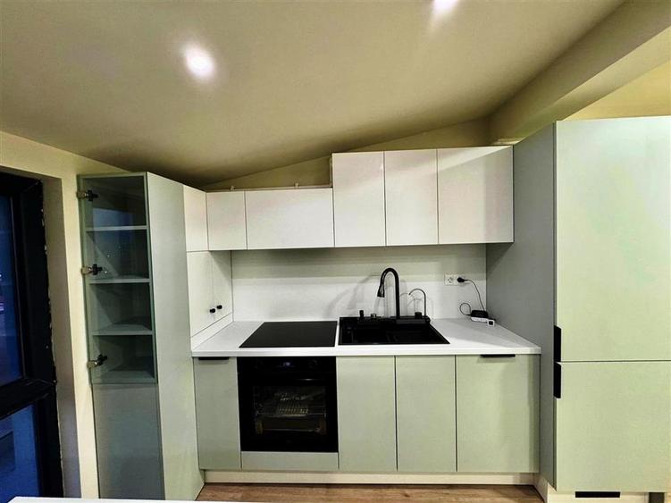Apartament cu 3 camere decomandat, mobilat în P-ța Mihai Viteazu