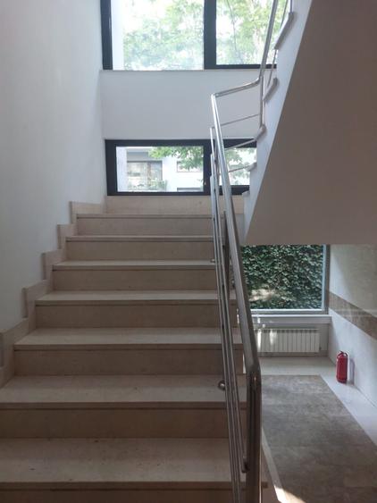 Apartament cu 3 camere semidecomandat, mobilat în Kiseleff