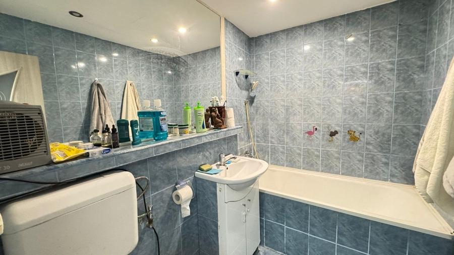 Apartament cu 3 camere decomandat în Dristor