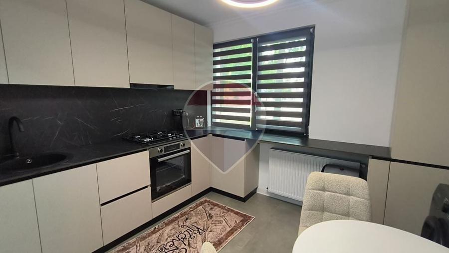 Apartament cu 3 camere decomandat, mobilat în Mazepa 1