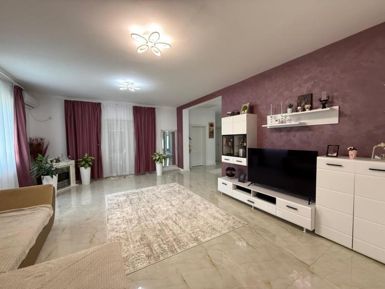 Casă individuală cu 3 camere cu Canalizare în Central