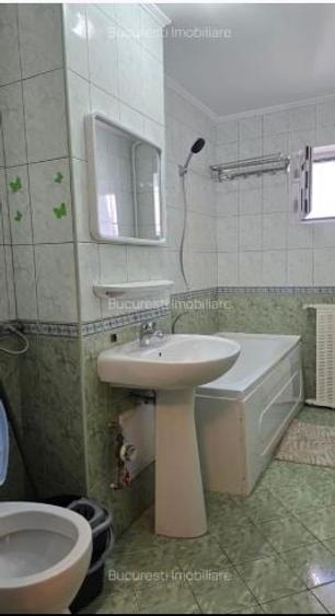 Garsonieră decomandată, mobilată în Vitan Mall