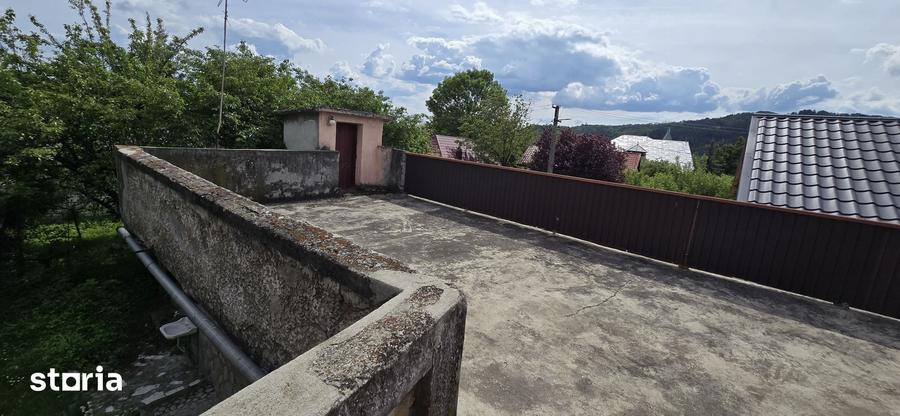 Casă cu 5 camere cu Teren 518 Mp în Buciumeni