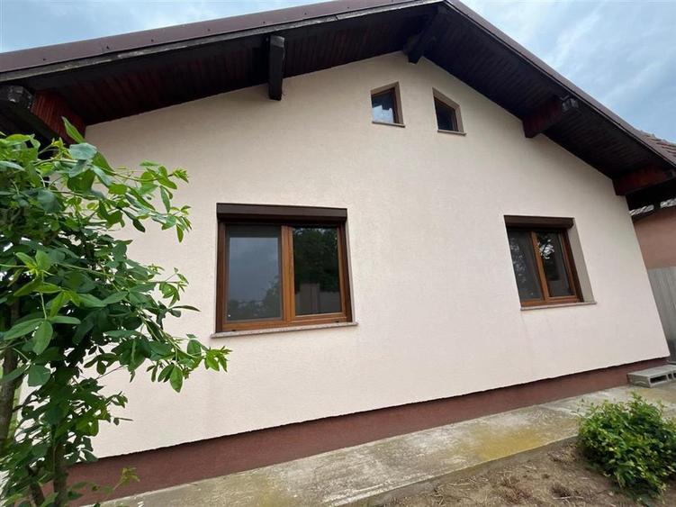 Casă individuală cu 3 camere cu Canalizare în Gepiu