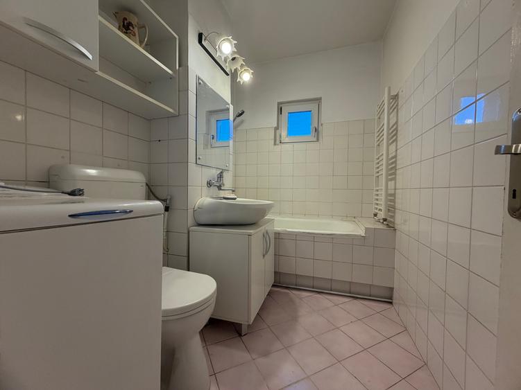 Apartament cu 2 camere semidecomandat în Soarelui