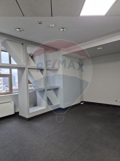 Birou, de 47.180000305176 mp, în Centrul Bancar