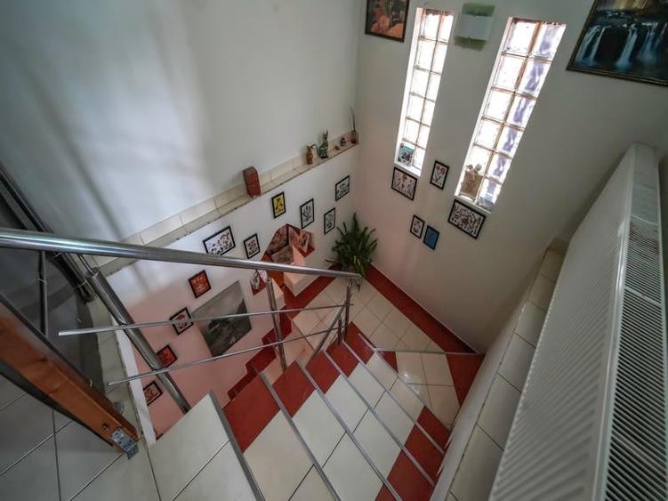 Casă individuală cu 4 camere cu Canalizare în Cristur