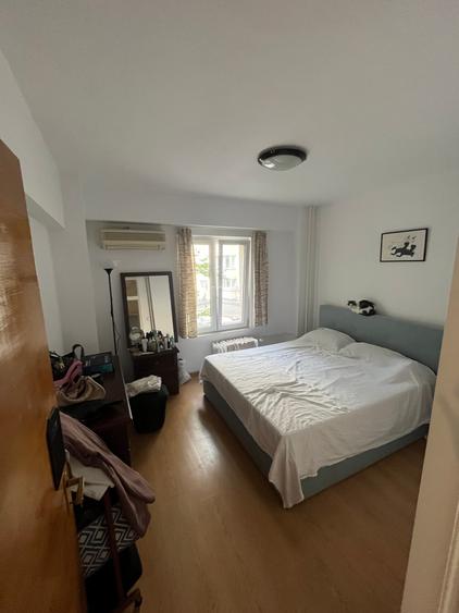 Apartament cu 3 camere decomandat în P-ța Victoriei