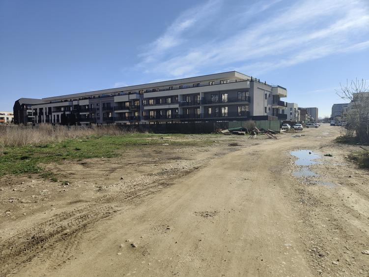 Teren Construcții intravilan de 700 mp, în Tractorul