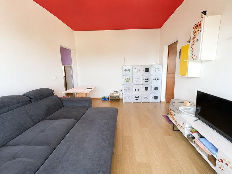 Apartament cu 3 camere semidecomandat, mobilat în Inel I
