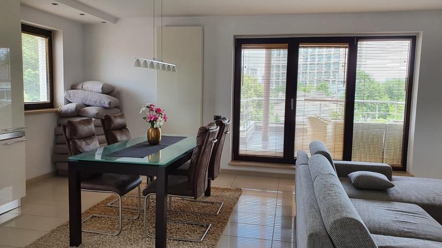 Apartament cu 3 camere în Aviatorilor