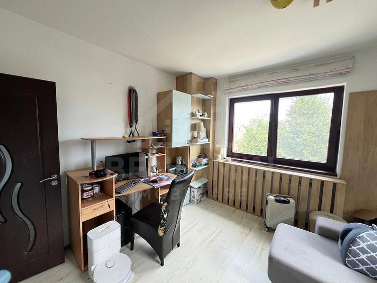 Casă cu 16 camere cu Teren 1100 Mp în Central