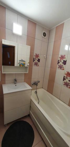 Apartament cu 3 camere semidecomandat în Valea Ialomiței