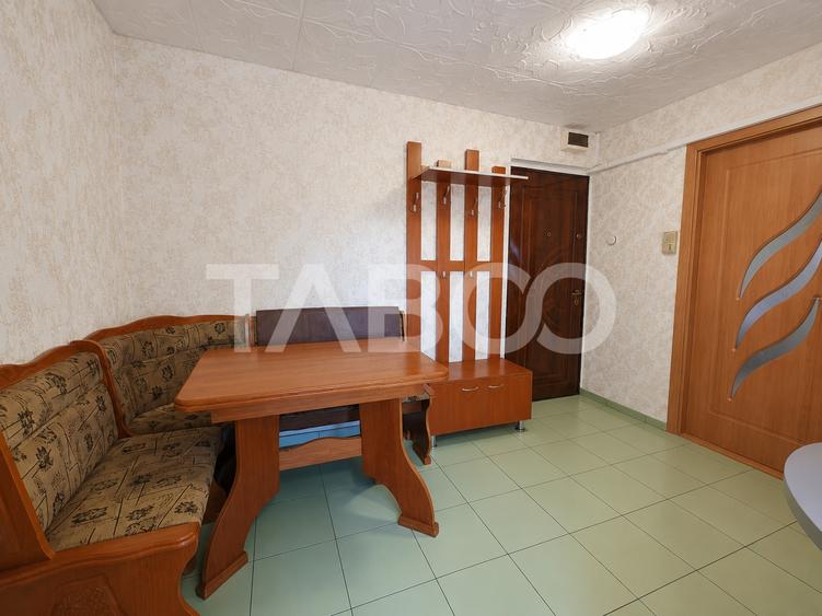 Apartament cu 2 camere nedecomandat, mobilat în Vasile Aaron