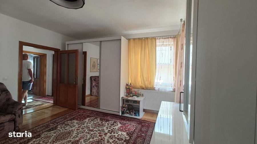 Casă cu 3 camere în Cărpiniș