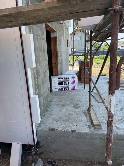 Casă cu 4 camere cu Teren 500 Mp în Cazasu