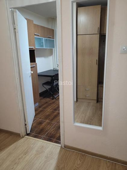 Apartament 2 camere et. 3 din 4, zona Soarelui (parc). Decomandat, mobilat si utilat. Bloc acoperit